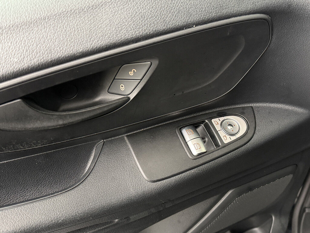 Mercedes-Benz Vito 114CDI Lang Black Edition Dubbele Cabine | Led