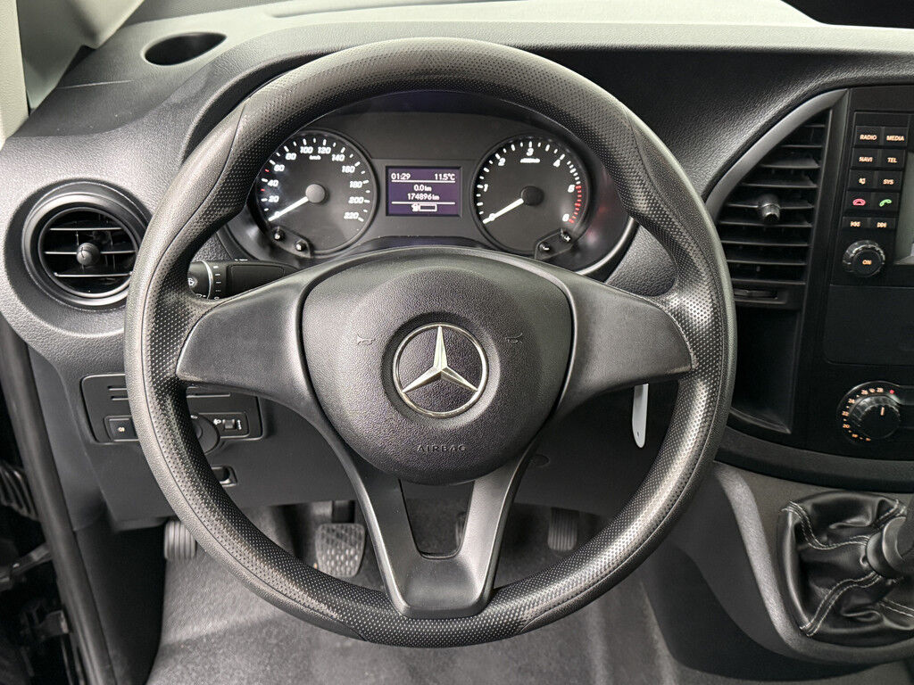 Mercedes-Benz Vito Lang Black Edition | Camera