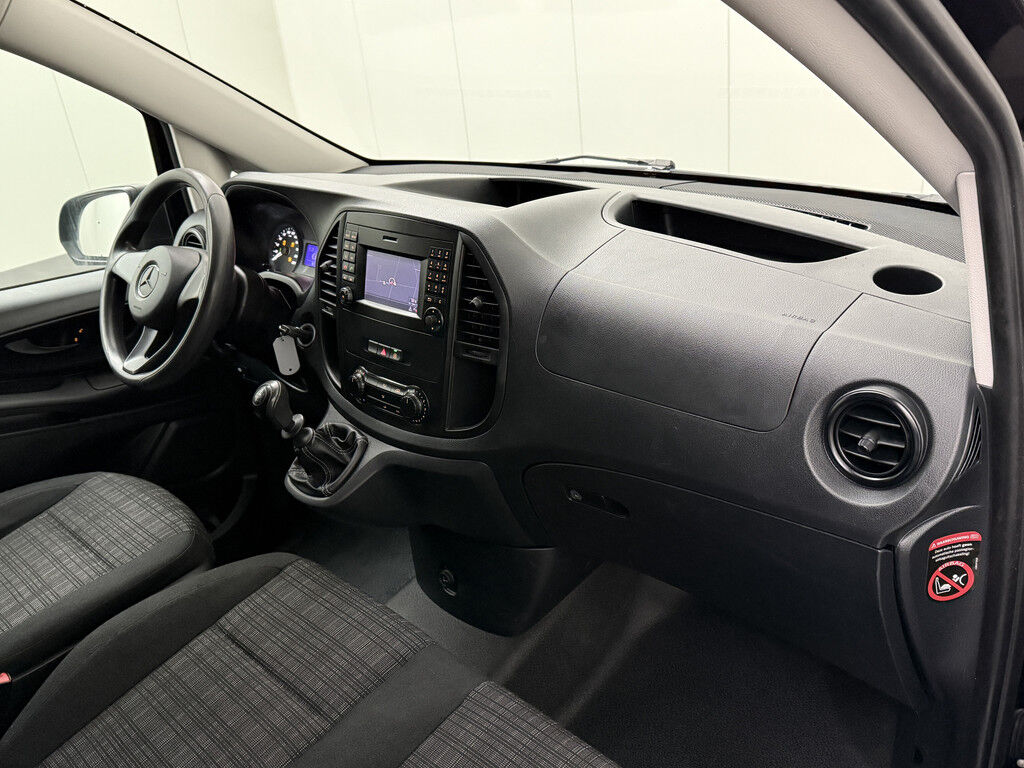 Mercedes-Benz Vito Lang Black Edition | Camera