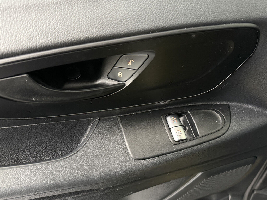 Mercedes-Benz Vito Lang Black Edition | Camera