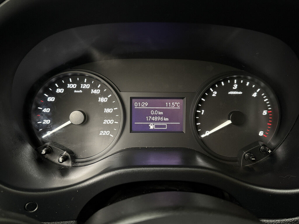 Mercedes-Benz Vito Lang Black Edition | Camera