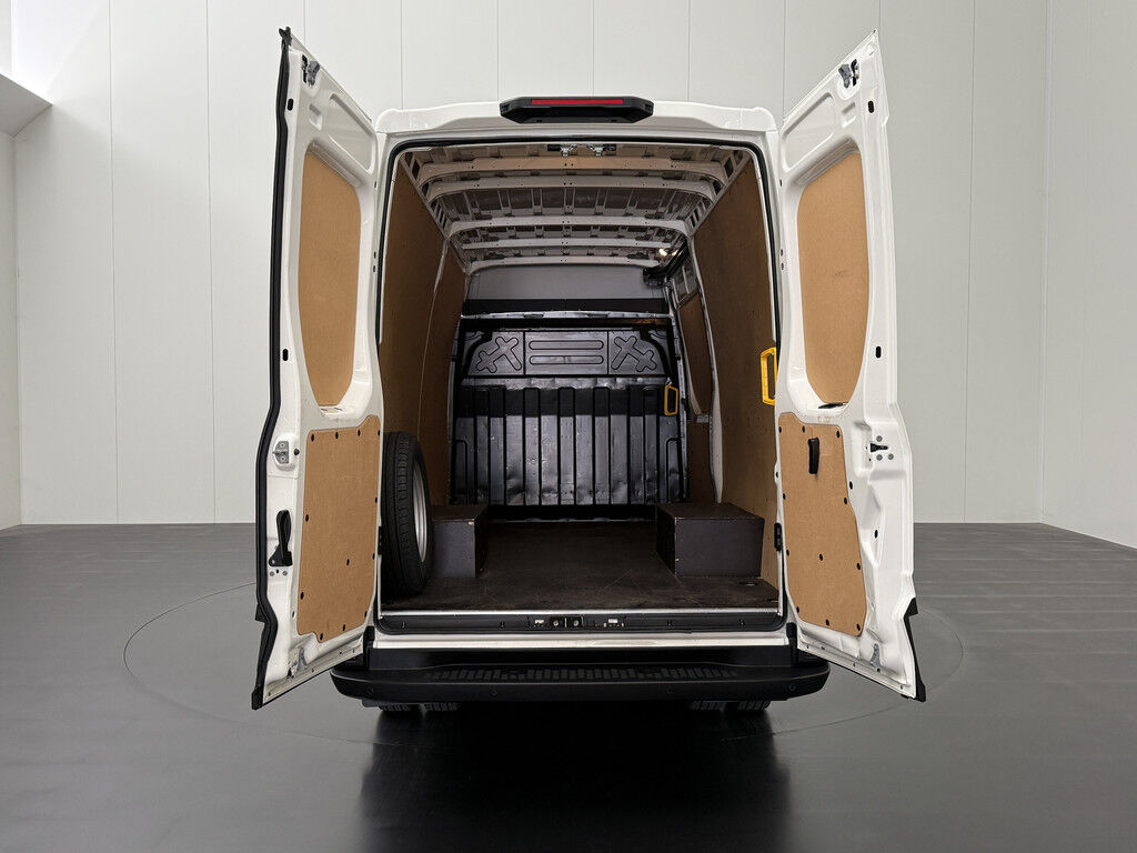 Iveco Daily 35C14 L2H2 Dubbel lucht L2H2 | 3500Kg Trekgewicht