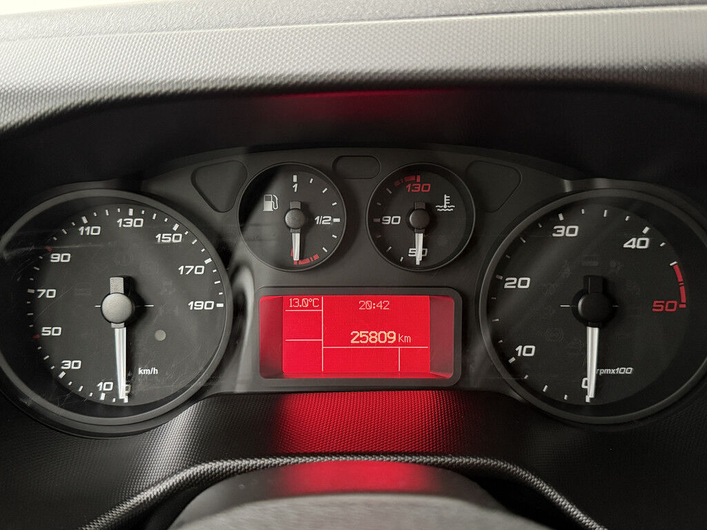 Iveco Daily 35C14 L2H2 Dubbel lucht L2H2 | 3500Kg Trekgewicht
