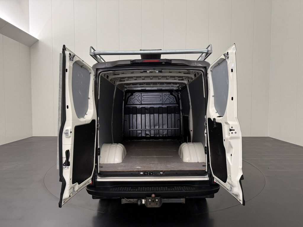 Iveco Daily 35C18 3.0Liter Hi-matic Automaat L2H1 | 3500Kg Trekhaak