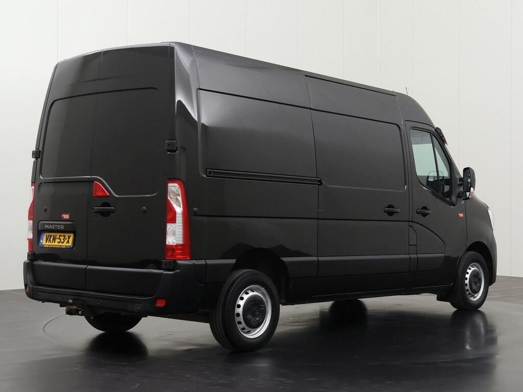 Renault Master 2.3DCi 135PK L2H2 Black Edition