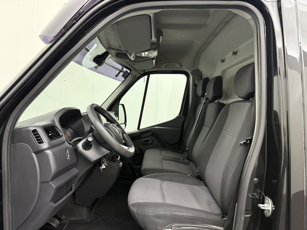 Renault Master 2.3DCi 135PK L2H2 Black Edition