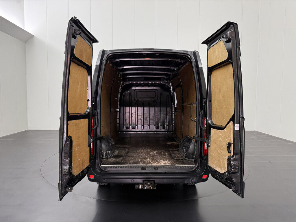 Renault Master 2.3DCi 135PK L2H2 Black Edition