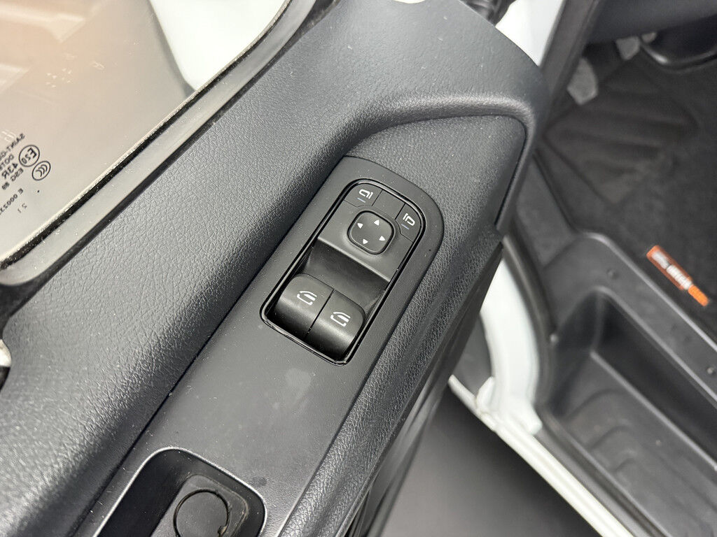 Mercedes-Benz Sprinter L3H2 Maxi | Multimedia