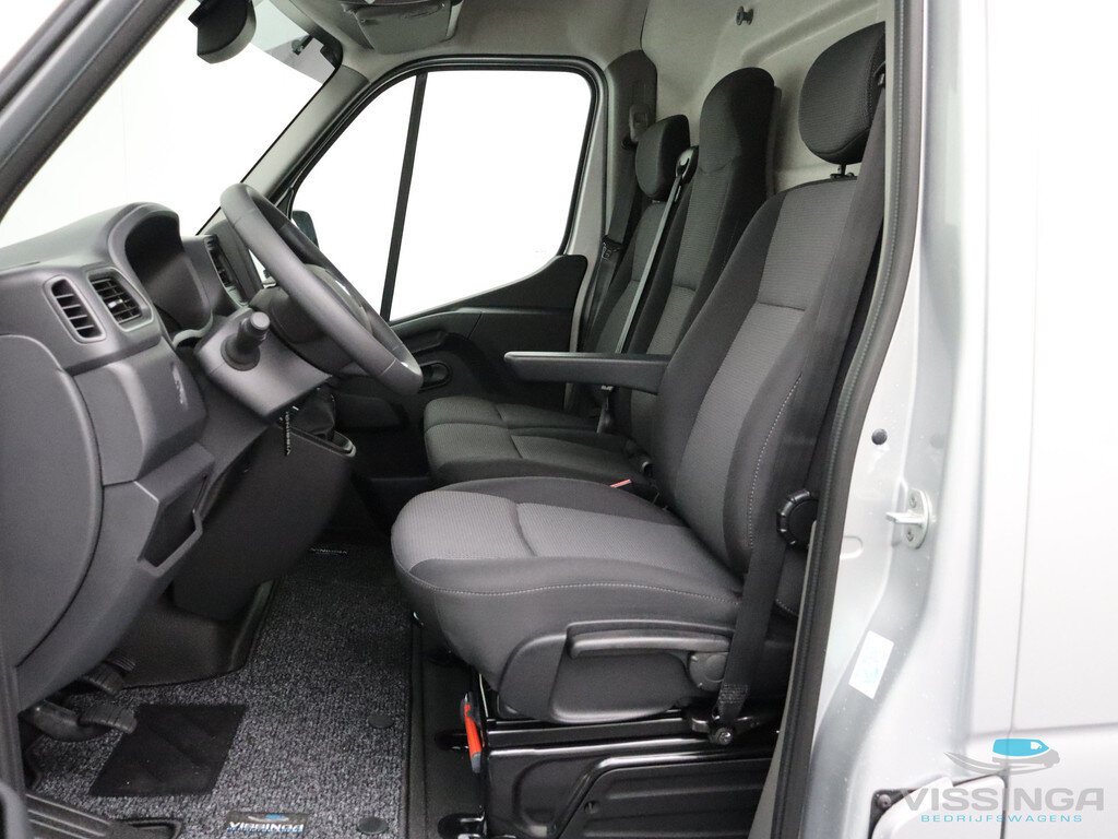 Renault Master T35 2.3 dCi L2H2 150 pk S-Edition