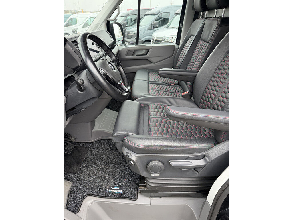 Volkswagen Crafter 35 2.0 TDI L3H3 Exclusive Massage / LED / Leder