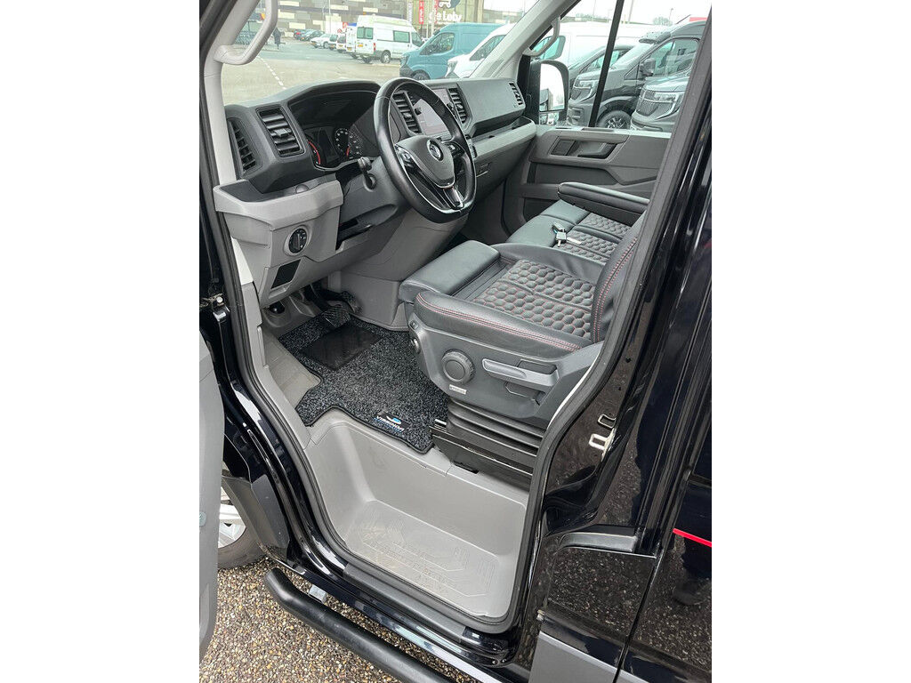 Volkswagen Crafter 35 2.0 TDI L3H3 Exclusive Massage / LED / Leder