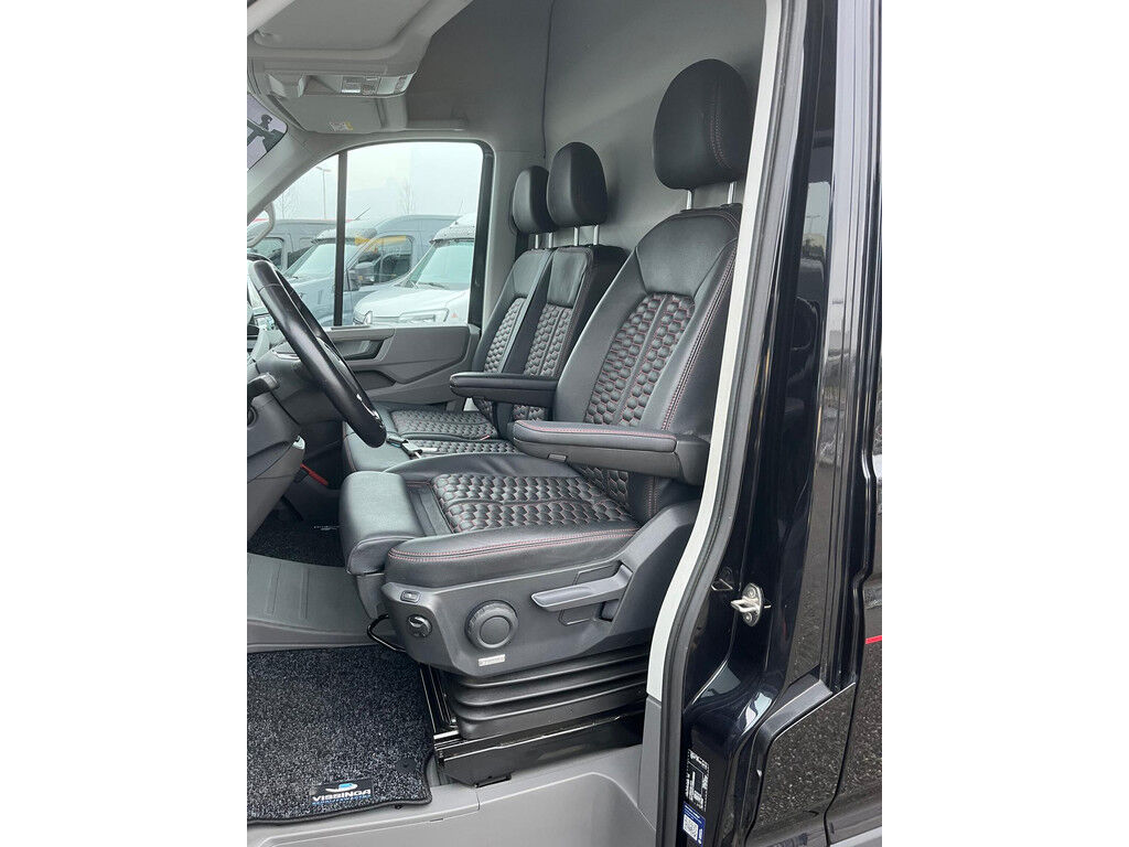 Volkswagen Crafter 35 2.0 TDI L3H3 Exclusive Massage / LED / Leder