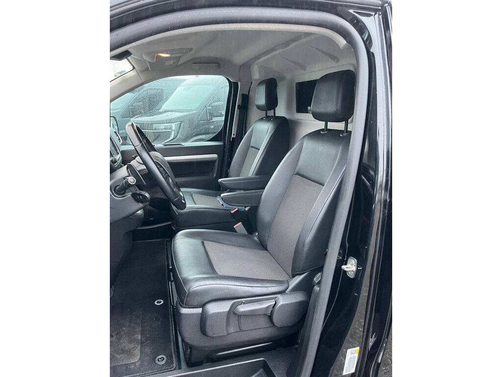 Peugeot Expert 2.0 BlueHDI 180 pk Automaat / Navi / trekhaak